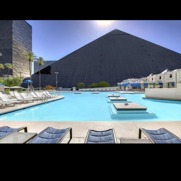 Las Vegas Key Chain Luxor tower SL0T machine gambler - Picture 5 of 5